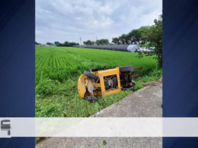 Sáng nay... Anh người Việt độ 30tuổi lái chiếc xe nâng bị l_ật xuống ruộng lúa