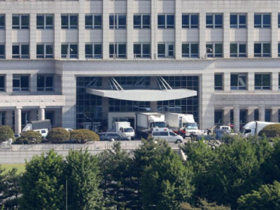 Việc quay trở lại Phủ Tổng thống đã châm ngòi cho làn sóng di dời các trụ sở quốc phòng.