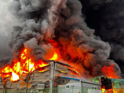 경기 양주]... Chiều nay  Vào khoảng 3 giờ 49 phút chiều ngày 31/3, tại một nhà máy ở khu vực (경기 양주시 백석읍 홍죽리).. đã xảy ra một vụ h:ỏa h:oạn được cho là do n:ổ.