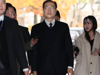 Cựu bộ trưởng tư pháp tham dự phiên điều trần lệnh bắt giữ lần thứ 2