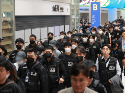 Trở lại còng tay: Những nghi phạm lừa đảo bị trục xuất khỏi Campuchia đã đến Hàn Quốc