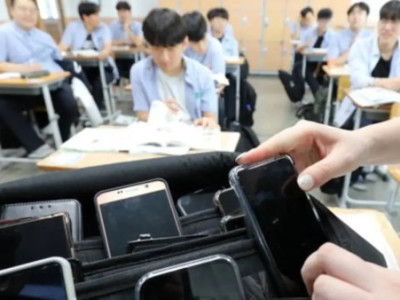 Hàn Quốc sắp cấm dùng điện thoại trong giờ học