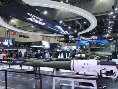 Ngành công nghiệp quốc phòng Hàn Quốc giới thiệu AI và công nghệ vũ trụ tại ADEX 2025