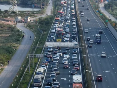 Không nên loại bỏ cây xanh trên dải phân cách cao tốc chỉ vì một vụ tai nạn