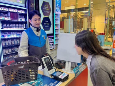 Các công ty thẻ đứng ngồi không yên khi người tiêu dùng trẻ chuyển sang thanh toán không cần thẻ