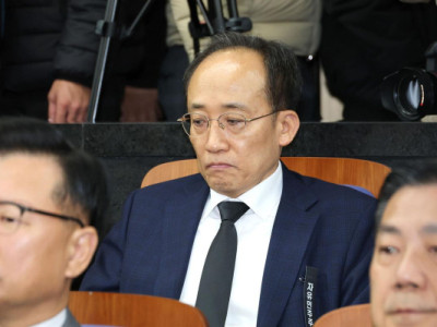 Các đảng đối thủ đồng ý bỏ phiếu về động thái bắt giữ cựu lãnh đạo đảng PPP vì nỗ lực thiết quân luật