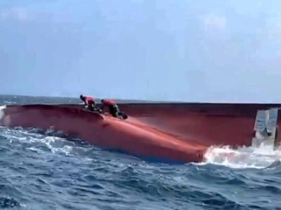 Tàu cá Trung Quốc bị lật ở vùng biển phía Tây Nam; 9 người mất tích