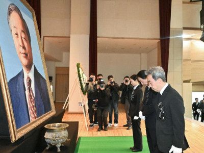 Lee tưởng nhớ cố Tổng thống Kim Young-sam nhân kỷ niệm 10 năm ngày mất