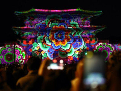 Seoul rực rỡ ánh đèn, văn hóa K-pop tại Lễ hội mùa đông 2025.