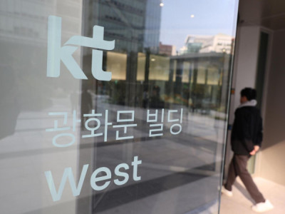 Cảnh sát đột kích văn phòng KT vì cáo buộc che giấu bằng chứng