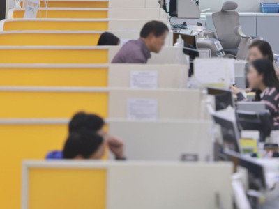 Các ngân hàng nỗ lực ngăn chặn dòng tiền của khách hàng chảy vào các công ty môi giới trong bối cảnh KOSPI tăng giá