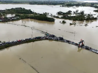 Mưa lũ lịch sử miền Trung khiến 85 người chết, mất tích, nhiều nơi vẫn ngập sâu