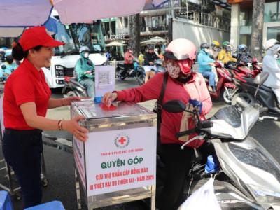 Người dân TP HCM chung tay hướng về đồng bào bị ảnh hưởng bão lũ