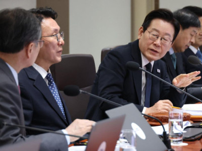 Lee bỏ lỡ bữa trưa theo lịch trình với lính cứu hỏa vì bị ốm nhẹ