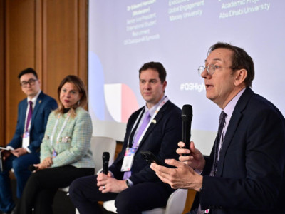 Các trường đại học được kêu gọi kết hợp đổi mới AI với kết nối con người trong tuyển sinh