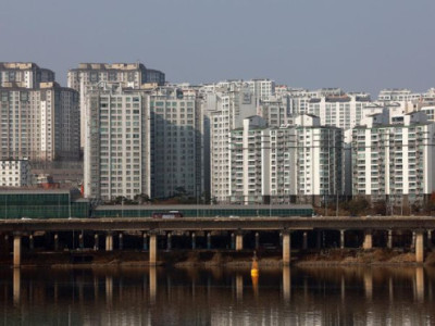 Tăng trưởng cho vay hộ gia đình chậm lại trong tháng 11 do các quy định cho vay chặt chẽ hơn.