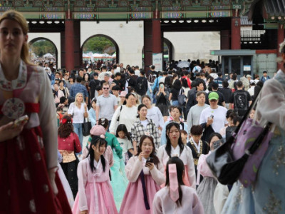 Đề xuất của hội đồng Seoul về việc hạn chế các chương trình phúc lợi dựa trên quốc tịch gây ra nhiều chỉ trích