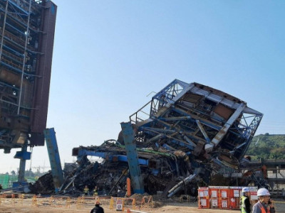 Đang cứu hộ, tìm kiếm 7 người mắc kẹt trong vụ sập tháp lò hơi nhà máy điện ở Ulsan