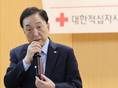 Lee ra lệnh điều tra giám đốc Hội Chữ thập đỏ Hàn Quốc về những phát ngôn phân biệt chủng tộc