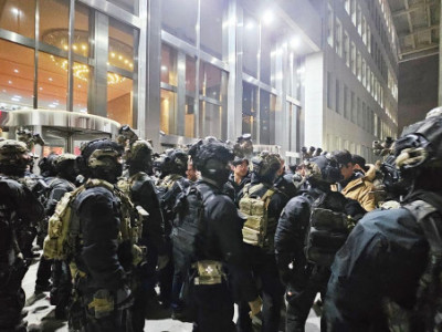 Nền kinh tế Hàn Quốc vẫn ở ngã ba đường sau một năm nỗ lực thiết quân luật thất bại