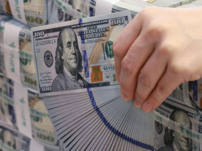 Tiền gửi đô la của doanh nghiệp tăng nhanh nhất vào tháng 11 trong bối cảnh đồng bạc xanh mạnh