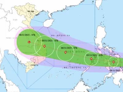 Tin bão mới nhất: Bão Kalmaegi giật cấp 15 di chuyển về sát Biển Đông, miền Trung có bị ảnh hưởng?