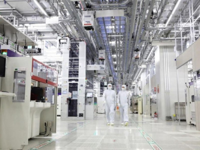 Sản lượng công nghiệp tăng trong tháng 9 nhờ sản xuất chip mạnh mẽ; doanh số bán lẻ giảm tháng thứ 2