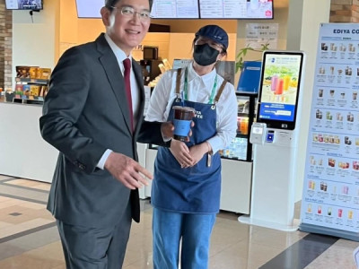 'Chủ tịch Samsung Lee đã cho tôi tiền tiêu vặt': Bài đăng lan truyền của Barista gây xôn xao