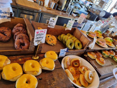 Chính phủ điều tra Bảo tàng Bagel London về cáo buộc làm việc quá sức