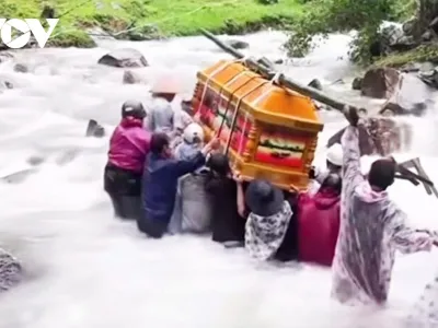 Mưa kỷ lục ở miền Trung, cao nhất lịch sử Việt Nam, tiệm cận mốc thế giới