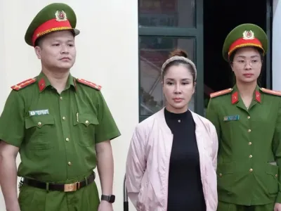 Một nữ hiệu trưởng bị bắt