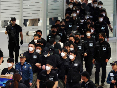 64 người Hàn Quốc bị bắt giữ tại Campuchia vì cáo buộc lừa đảo trực tuyến đã trở về nước và phải đối mặt với cuộc điều tra