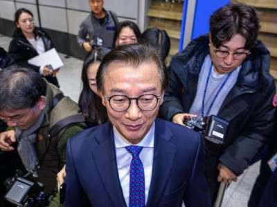 Bộ trưởng Đại dương đề nghị từ chức giữa những cáo buộc nhận hối lộ từ Giáo hội Thống nhất.