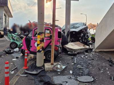 3 người chết, 10 người bị thương sau khi xe tải đâm vào biển báo trên đảo ngoài khơi Jeju