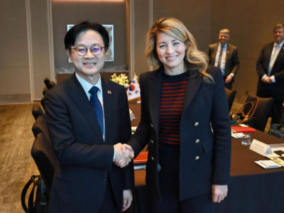 Bộ trưởng Công nghiệp thúc đẩy năng lực tàu ngầm của Hàn Quốc trong cuộc họp với người đồng cấp Canada