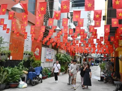 Sắc cờ hoa chào đại hội