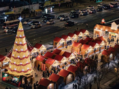 Seoul rực rỡ đón Giáng sinh với chợ Gwanghwamun và lễ hội đèn lồng