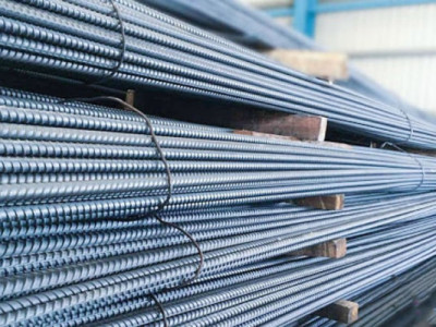 Giá thép thế giới tiếp đà tăng, trong nước ổn định